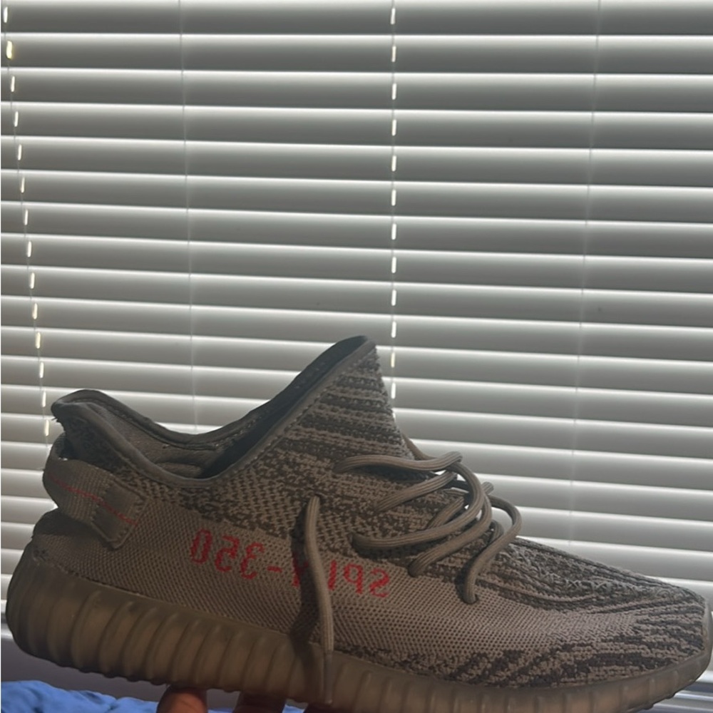 Yeezy Boost 350 V2 - Gray and Red